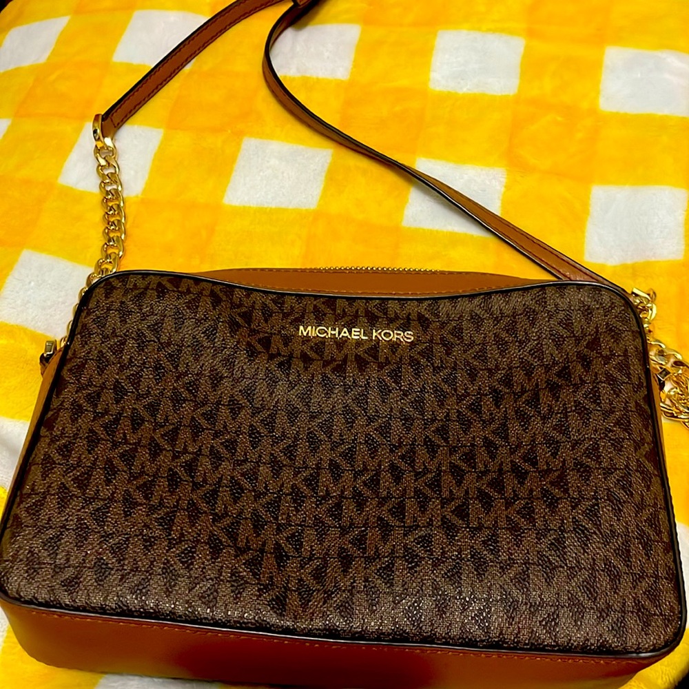 Small Micheal Kors hand bag